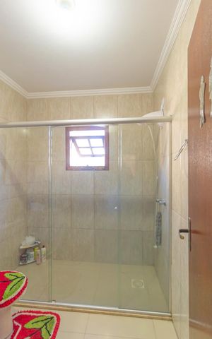 Casa à venda com 220m², 3 quartos e 5 vagas Casa à venda com 220m², 3 quartos e 5 vagasBanheiro Social