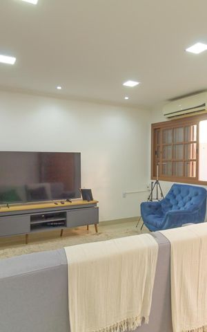 Casa à venda com 220m², 3 quartos e 5 vagas Casa à venda com 220m², 3 quartos e 5 vagasSala