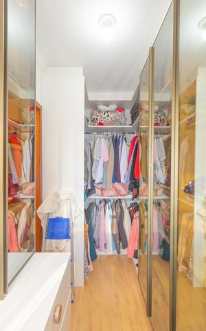 Casa à venda com 220m², 3 quartos e 5 vagas Casa à venda com 220m², 3 quartos e 5 vagasCloset da suíte