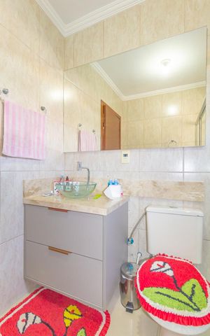 Casa à venda com 220m², 3 quartos e 5 vagas Casa à venda com 220m², 3 quartos e 5 vagasBanheiro Social