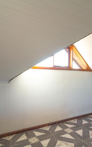 Casa à venda com 220m², 3 quartos e 5 vagas Casa à venda com 220m², 3 quartos e 5 vagasSótão