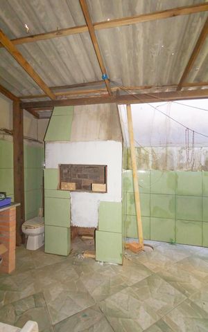 Casa à venda com 220m², 3 quartos e 5 vagas Casa à venda com 220m², 3 quartos e 5 vagasÁrea comum - Churrasqueira