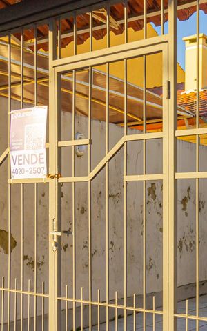 Casa à venda com 220m², 3 quartos e 5 vagas Casa à venda com 220m², 3 quartos e 5 vagasPlaca instalada
