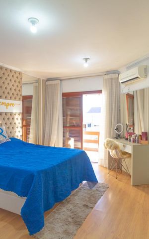 Casa à venda com 220m², 3 quartos e 5 vagas Casa à venda com 220m², 3 quartos e 5 vagasSuíte