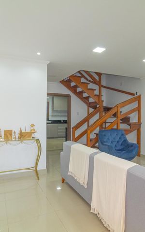 Casa à venda com 220m², 3 quartos e 5 vagas Casa à venda com 220m², 3 quartos e 5 vagasSala