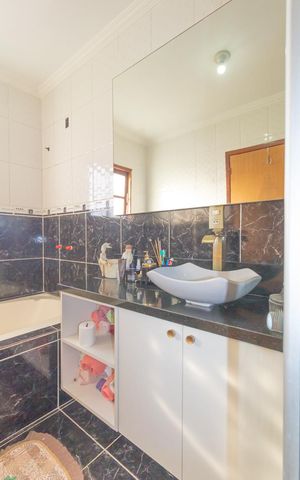 Casa à venda com 220m², 3 quartos e 5 vagas Casa à venda com 220m², 3 quartos e 5 vagasBanheiro da Suíte