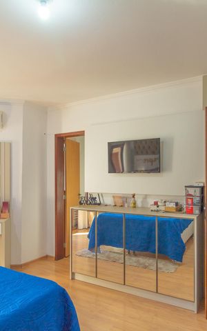 Casa à venda com 220m², 3 quartos e 5 vagas Casa à venda com 220m², 3 quartos e 5 vagasSuíte
