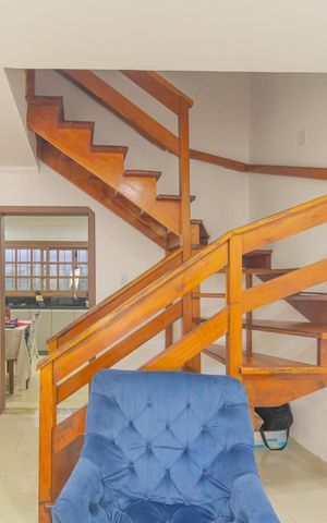 Casa à venda com 220m², 3 quartos e 5 vagas Casa à venda com 220m², 3 quartos e 5 vagasSala