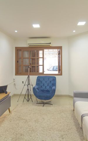 Casa à venda com 220m², 3 quartos e 5 vagas Casa à venda com 220m², 3 quartos e 5 vagasSala
