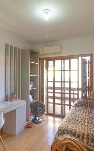 Casa à venda com 220m², 3 quartos e 5 vagas Casa à venda com 220m², 3 quartos e 5 vagasQuarto 1