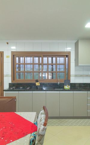 Casa à venda com 220m², 3 quartos e 5 vagas Casa à venda com 220m², 3 quartos e 5 vagasCozinha