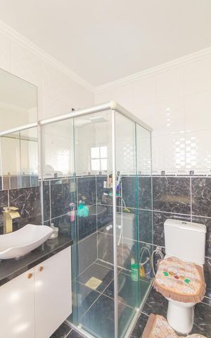 Casa à venda com 220m², 3 quartos e 5 vagas Casa à venda com 220m², 3 quartos e 5 vagasBanheiro da Suíte