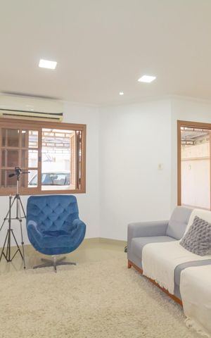 Casa à venda com 220m², 3 quartos e 5 vagas Casa à venda com 220m², 3 quartos e 5 vagasSala