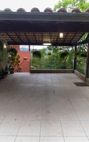 Casa de condomínio à venda com 400m², 5 quartos e 2 vagas Casa de condomínio à venda com 400m², 5 quartos e 2 vagasGaragem