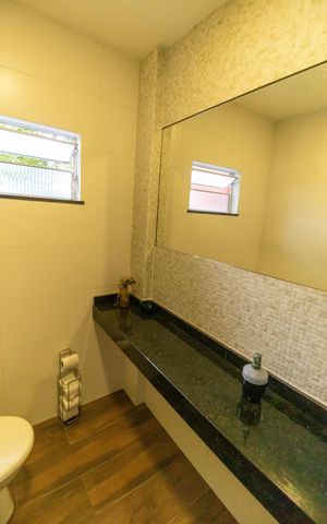 Casa de condomínio à venda com 400m², 5 quartos e 2 vagas Casa de condomínio à venda com 400m², 5 quartos e 2 vagasLavabo 2