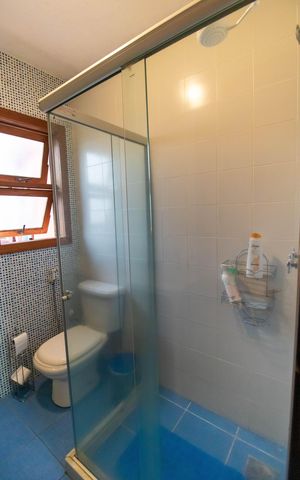 Casa de condomínio à venda com 400m², 5 quartos e 2 vagas Casa de condomínio à venda com 400m², 5 quartos e 2 vagasBanheiro Social