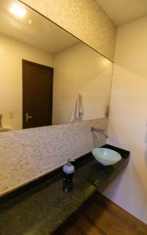 Casa de condomínio à venda com 400m², 5 quartos e 2 vagas Casa de condomínio à venda com 400m², 5 quartos e 2 vagasLavabo 2