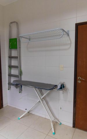 Casa de condomínio à venda com 400m², 5 quartos e 2 vagas Casa de condomínio à venda com 400m², 5 quartos e 2 vagasÁrea de Serviço
