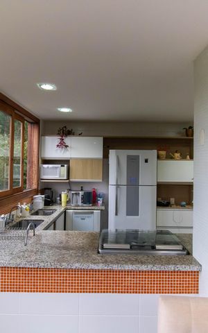 Casa de condomínio à venda com 400m², 5 quartos e 2 vagas Casa de condomínio à venda com 400m², 5 quartos e 2 vagasCozinha