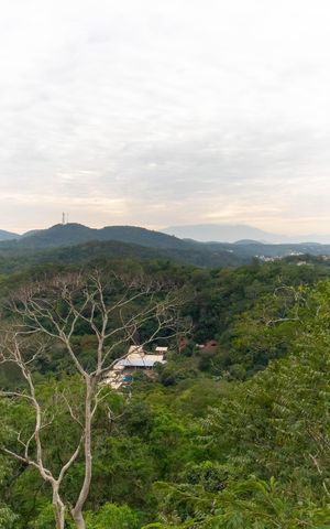 Casa de condomínio à venda com 400m², 5 quartos e 2 vagas Casa de condomínio à venda com 400m², 5 quartos e 2 vagasVista do Quarto 3