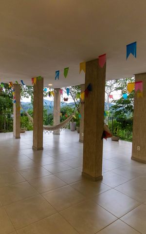 Casa de condomínio à venda com 400m², 5 quartos e 2 vagas Casa de condomínio à venda com 400m², 5 quartos e 2 vagasÁrea externa
