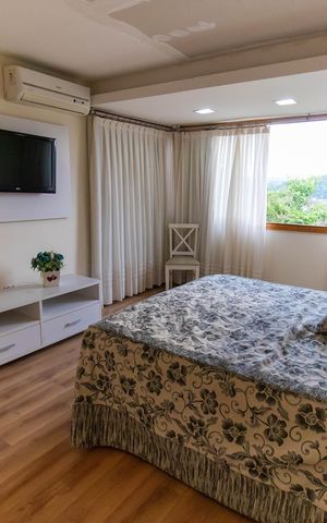 Casa de condomínio à venda com 400m², 5 quartos e 2 vagas Casa de condomínio à venda com 400m², 5 quartos e 2 vagasSuíte