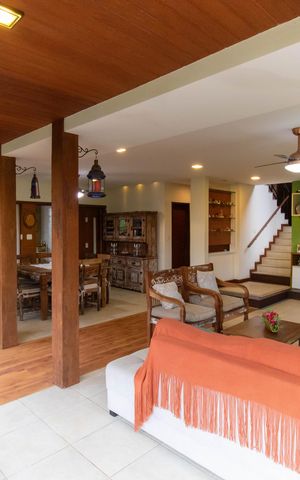 Casa de condomínio à venda com 400m², 5 quartos e 2 vagas Casa de condomínio à venda com 400m², 5 quartos e 2 vagasSala