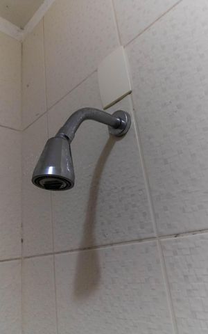 Casa de condomínio à venda com 400m², 5 quartos e 2 vagas Casa de condomínio à venda com 400m², 5 quartos e 2 vagasBanheiro de serviço