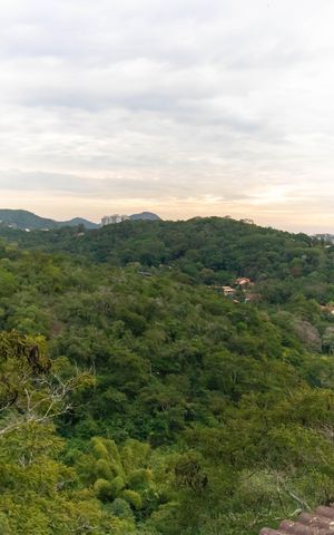Casa de condomínio à venda com 400m², 5 quartos e 2 vagas Casa de condomínio à venda com 400m², 5 quartos e 2 vagasVista do Quarto 1