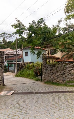 Casa de condomínio à venda com 400m², 5 quartos e 2 vagas Casa de condomínio à venda com 400m², 5 quartos e 2 vagasFachada