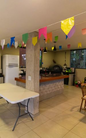Casa de condomínio à venda com 400m², 5 quartos e 2 vagas Casa de condomínio à venda com 400m², 5 quartos e 2 vagasÁrea externa