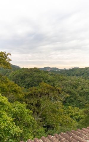 Casa de condomínio à venda com 400m², 5 quartos e 2 vagas Casa de condomínio à venda com 400m², 5 quartos e 2 vagasVista do Quarto 2