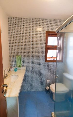 Casa de condomínio à venda com 400m², 5 quartos e 2 vagas Casa de condomínio à venda com 400m², 5 quartos e 2 vagasBanheiro Social