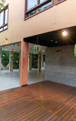 Casa de condomínio à venda com 400m², 5 quartos e 2 vagas Casa de condomínio à venda com 400m², 5 quartos e 2 vagasÁrea externa