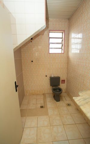 Casa à venda com 100m², 2 quartos e 4 vagas Casa à venda com 100m², 2 quartos e 4 vagasBanheiro