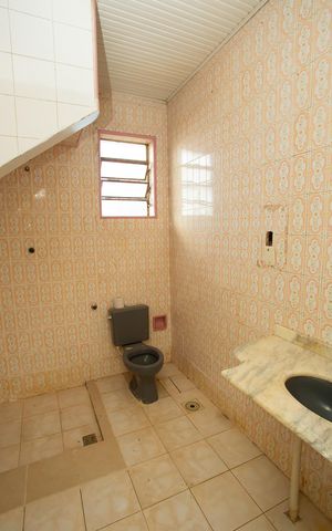 Casa à venda com 100m², 2 quartos e 4 vagas Casa à venda com 100m², 2 quartos e 4 vagasBanheiro