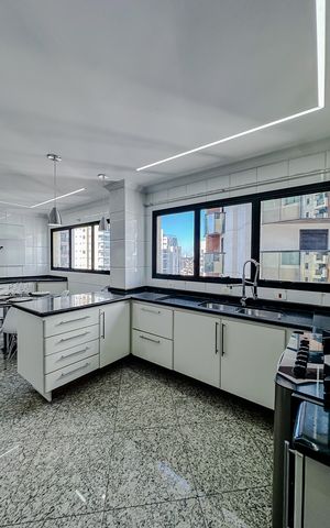 Apartamento à venda com 220m², 3 quartos e 3 vagasCozinha