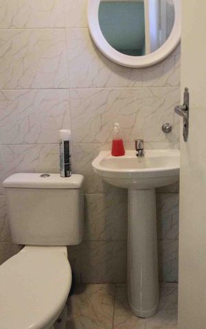 Casa à venda com 180m², 2 quartos e 2 vagasLavabo