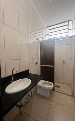 Casa à venda com 153m², 3 quartos e 2 vagas Casa à venda com 153m², 3 quartos e 2 vagasBanheiro