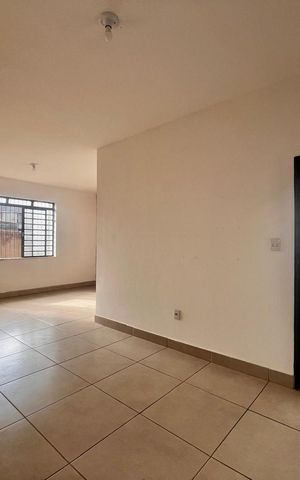 Casa à venda com 153m², 3 quartos e 2 vagas Casa à venda com 153m², 3 quartos e 2 vagasSala