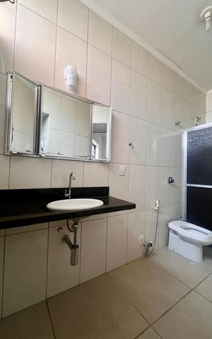 Casa à venda com 153m², 3 quartos e 2 vagas Casa à venda com 153m², 3 quartos e 2 vagasBanheiro da Suíte