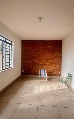 Casa à venda com 153m², 3 quartos e 2 vagas Casa à venda com 153m², 3 quartos e 2 vagasSala