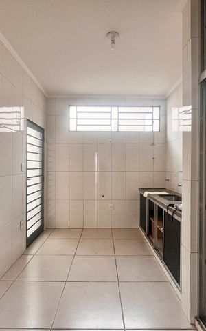 Casa à venda com 153m², 3 quartos e 2 vagas Casa à venda com 153m², 3 quartos e 2 vagasCozinha