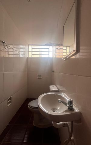 Casa à venda com 153m², 3 quartos e 2 vagas Casa à venda com 153m², 3 quartos e 2 vagasBanheiro Edícula