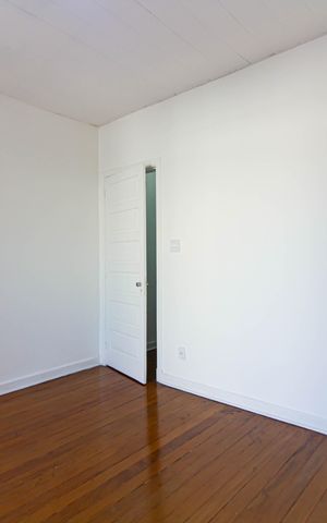 Casa à venda com 115m², 2 quartos e 1 vaga Casa à venda com 115m², 2 quartos e 1 vagaQuarto