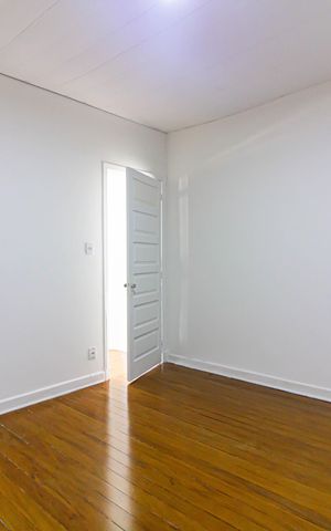 Casa à venda com 115m², 2 quartos e 1 vaga Casa à venda com 115m², 2 quartos e 1 vagaSuíte