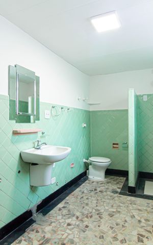 Casa à venda com 115m², 2 quartos e 1 vaga Casa à venda com 115m², 2 quartos e 1 vagaBanheiro da suíte