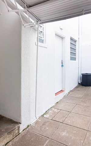 Casa à venda com 115m², 2 quartos e 1 vaga Casa à venda com 115m², 2 quartos e 1 vagaÁrea de serviço