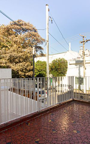 Casa à venda com 115m², 2 quartos e 1 vaga Casa à venda com 115m², 2 quartos e 1 vagaVaranda