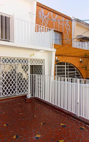 Casa à venda com 115m², 2 quartos e 1 vaga Casa à venda com 115m², 2 quartos e 1 vagaVaranda